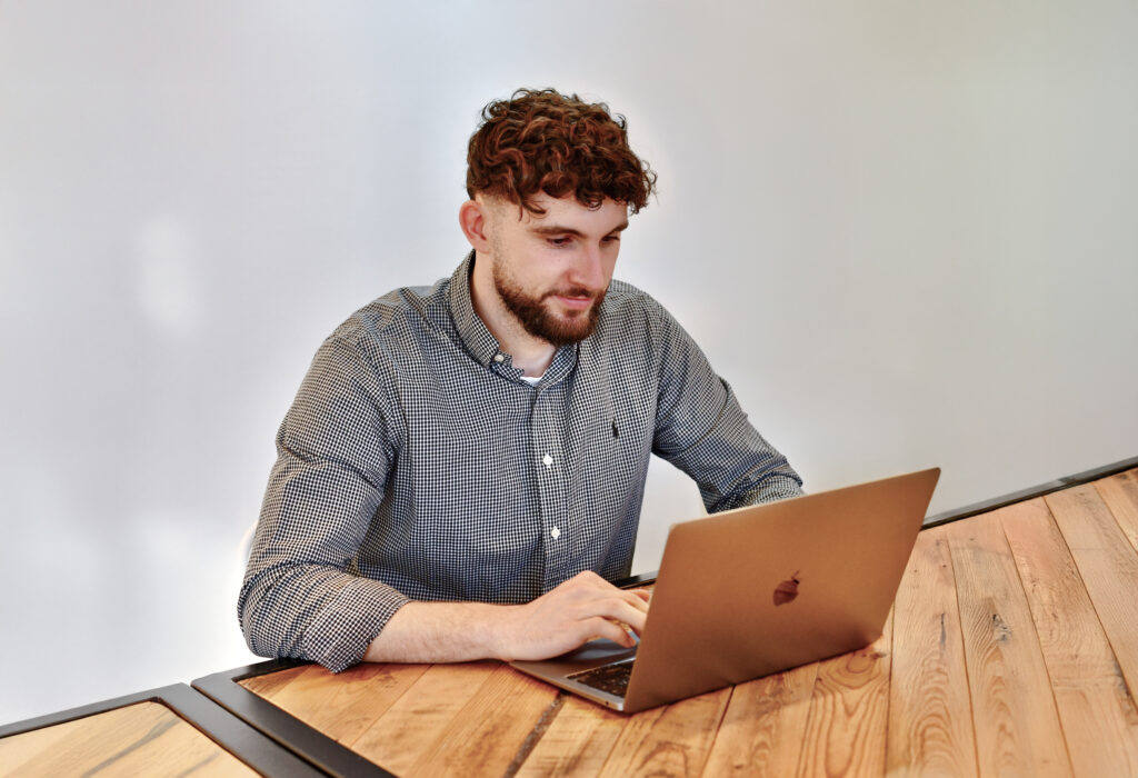 Photographie de Sacha LETULLIER co-gérant de Morpheus Formation les experts d'Excel et Power BI.